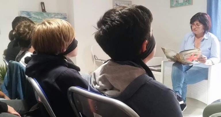 Scopri di più sull'articolo È D.iverso S.e A.scolto! Reading al buio: gruppo di lettura accessibile