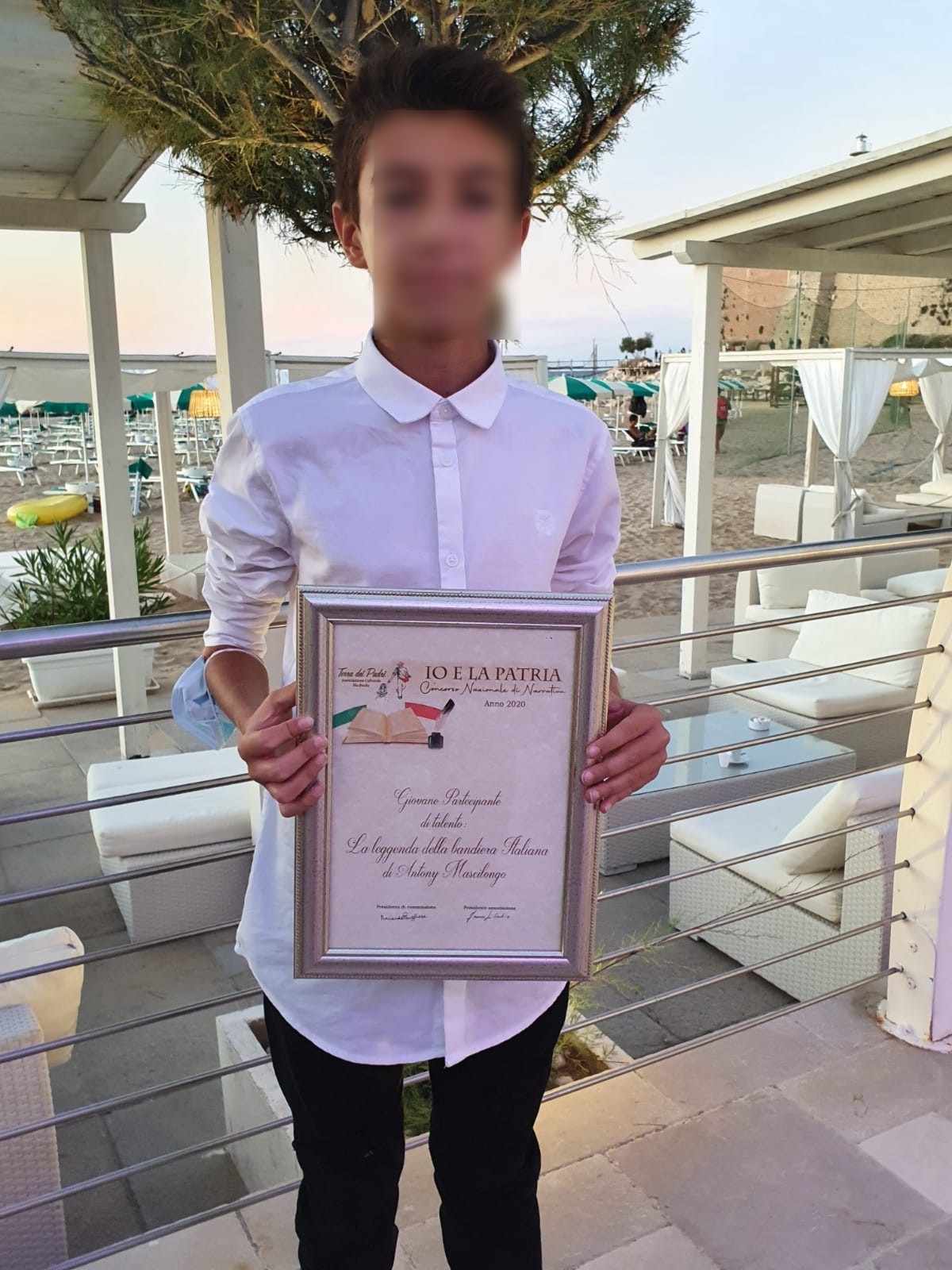 Al momento stai visualizzando Fantasia, emozioni e riscoperta dei valori nel racconto “La leggenda della bandiera italiana”