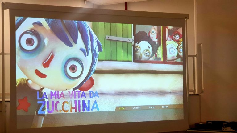 Scopri di più sull'articolo AL COMPRENSIVO BRIGIDA TORNA “CIAK SI IMPARA” PER PROMUOVERE L’IMPORTANZA DELLA DIVERSITÀ ATTRAVERSO LA SETTIMA ARTE