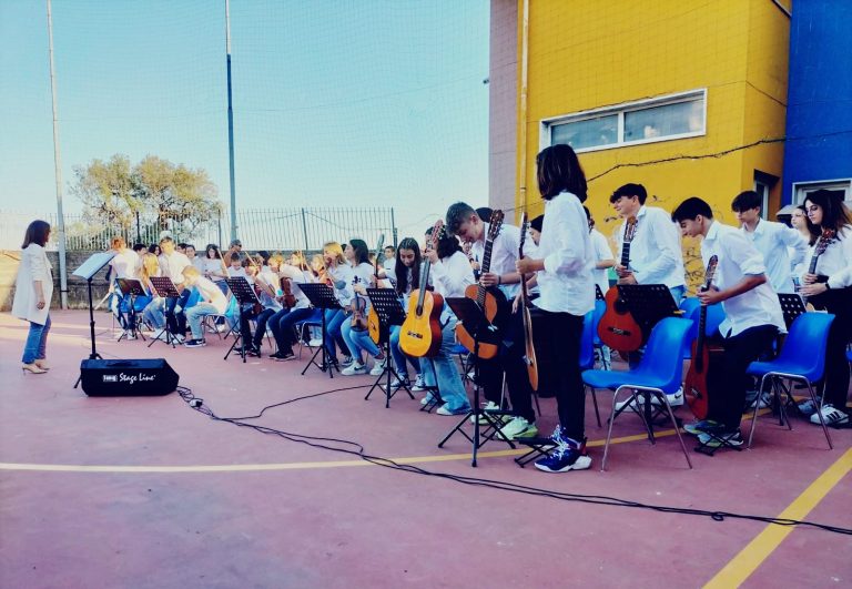 Scopri di più sull'articolo Prove di normalità in musica: concerto di fine anno gremito alla Brigida